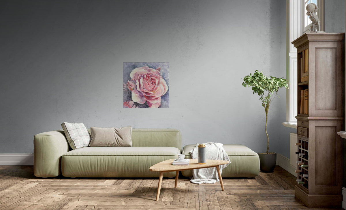 Rosa reimpresión 76×76 cm en una sala, a escala real